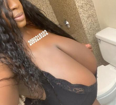 all natural 44 j big black boobs !! come turn your fantasies into reality